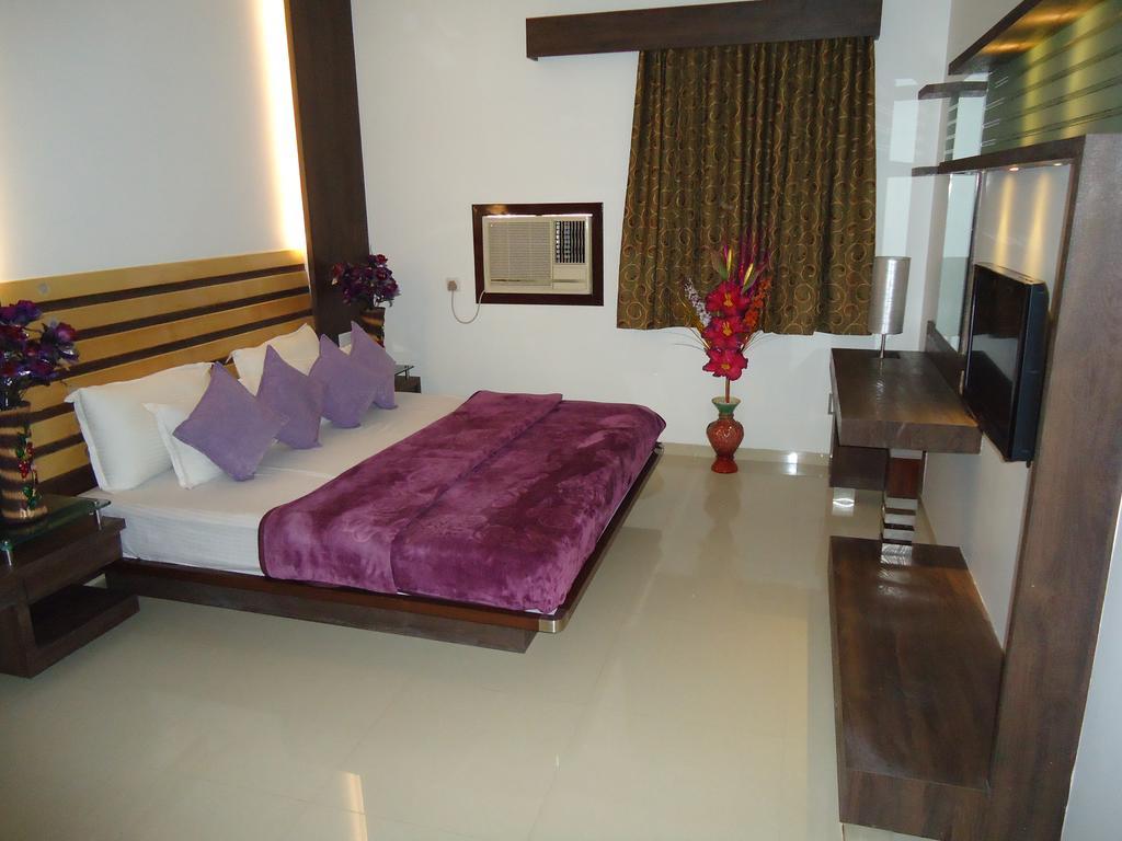Hotel Sun Plaza Ankleshwar Extérieur photo