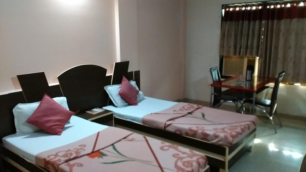Hotel Sun Plaza Ankleshwar Extérieur photo