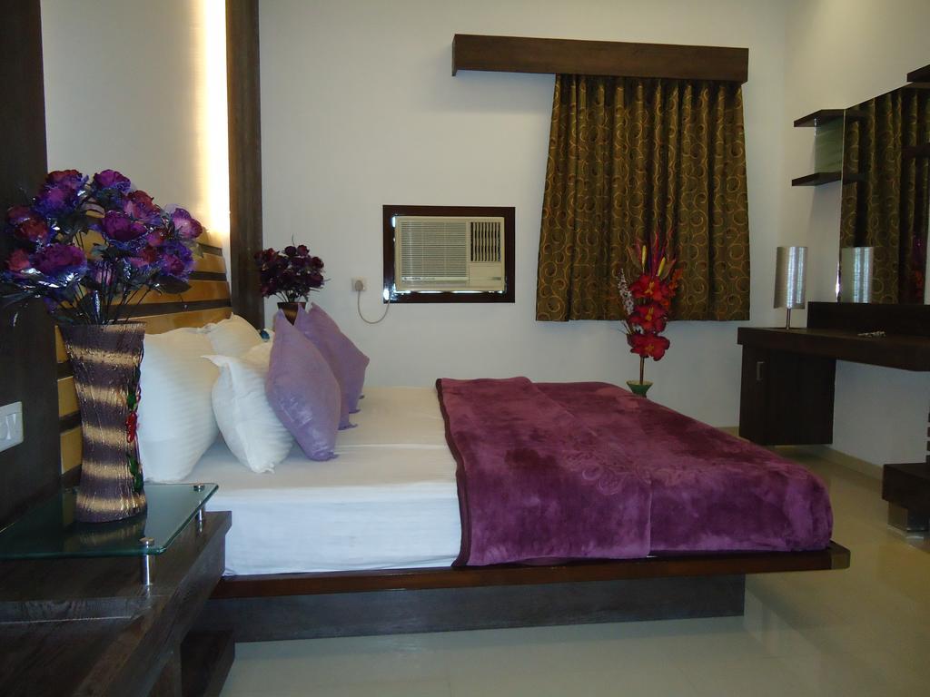 Hotel Sun Plaza Ankleshwar Extérieur photo