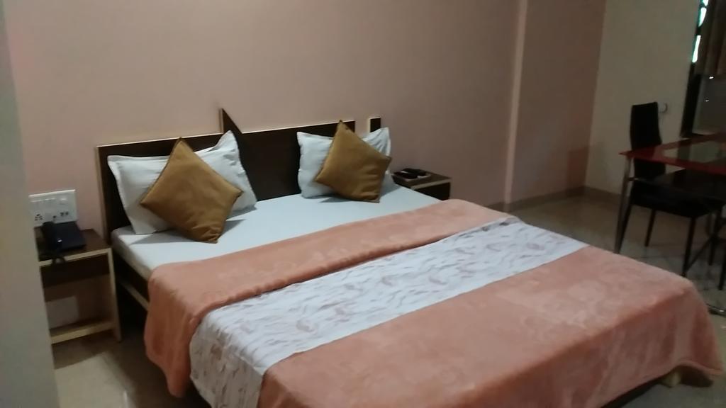 Hotel Sun Plaza Ankleshwar Extérieur photo
