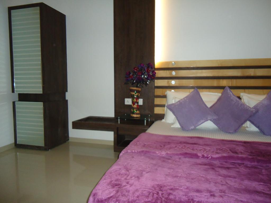 Hotel Sun Plaza Ankleshwar Extérieur photo