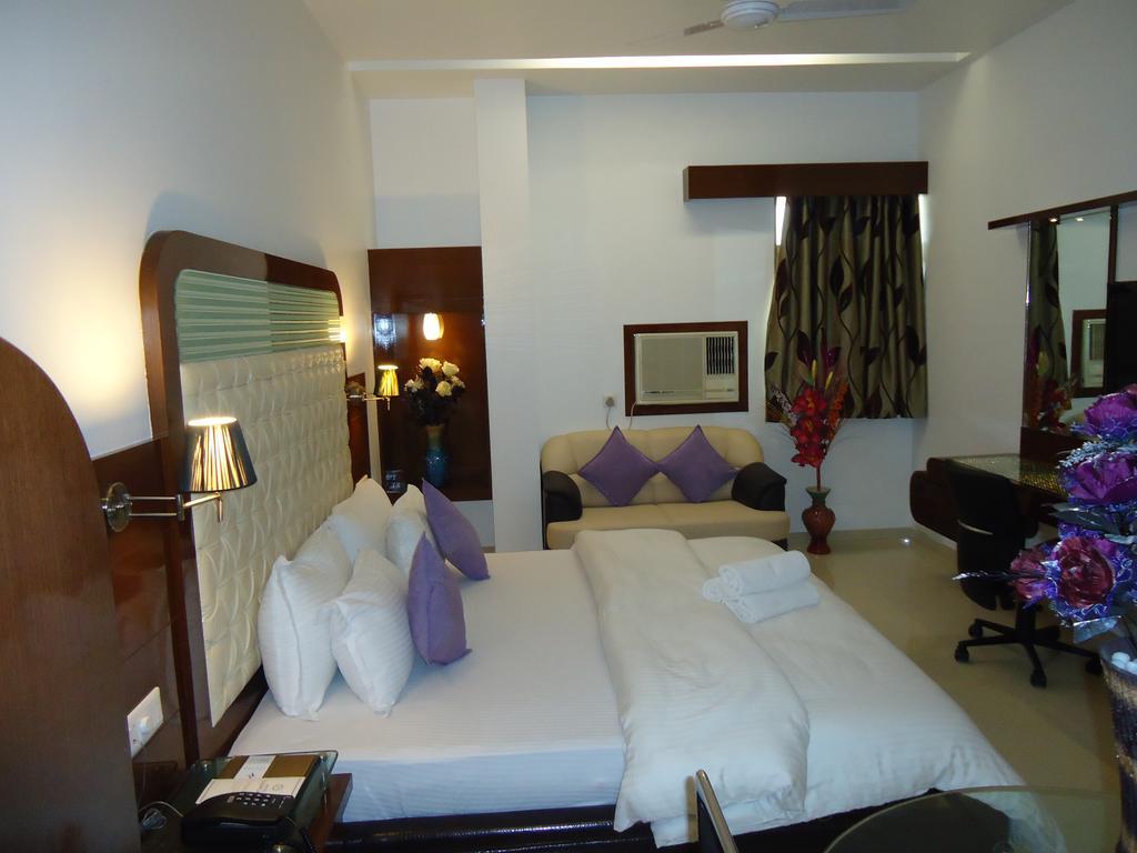 Hotel Sun Plaza Ankleshwar Extérieur photo